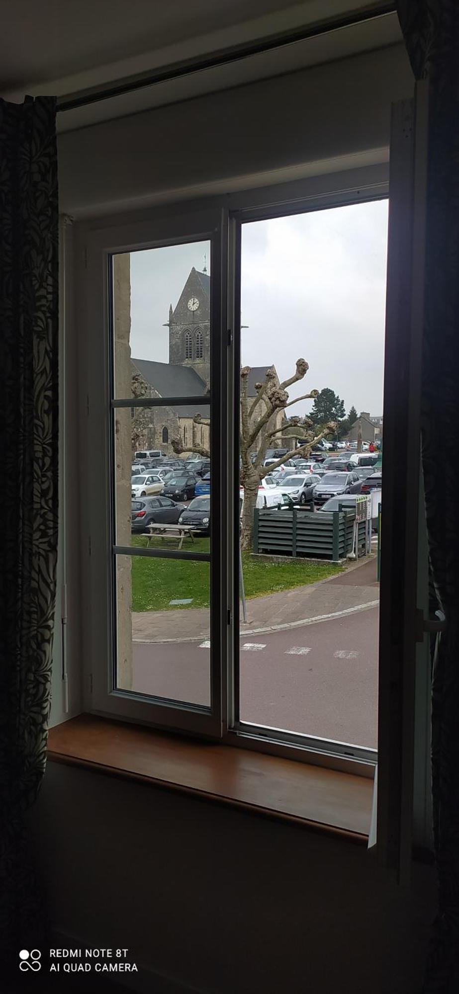 Gite De La Place De L'Eglise Sainte-Mere-Eglise Exterior photo